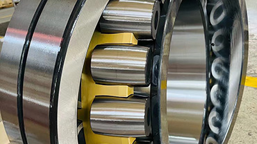 What are the five basic characteristics of spherical roller bearings